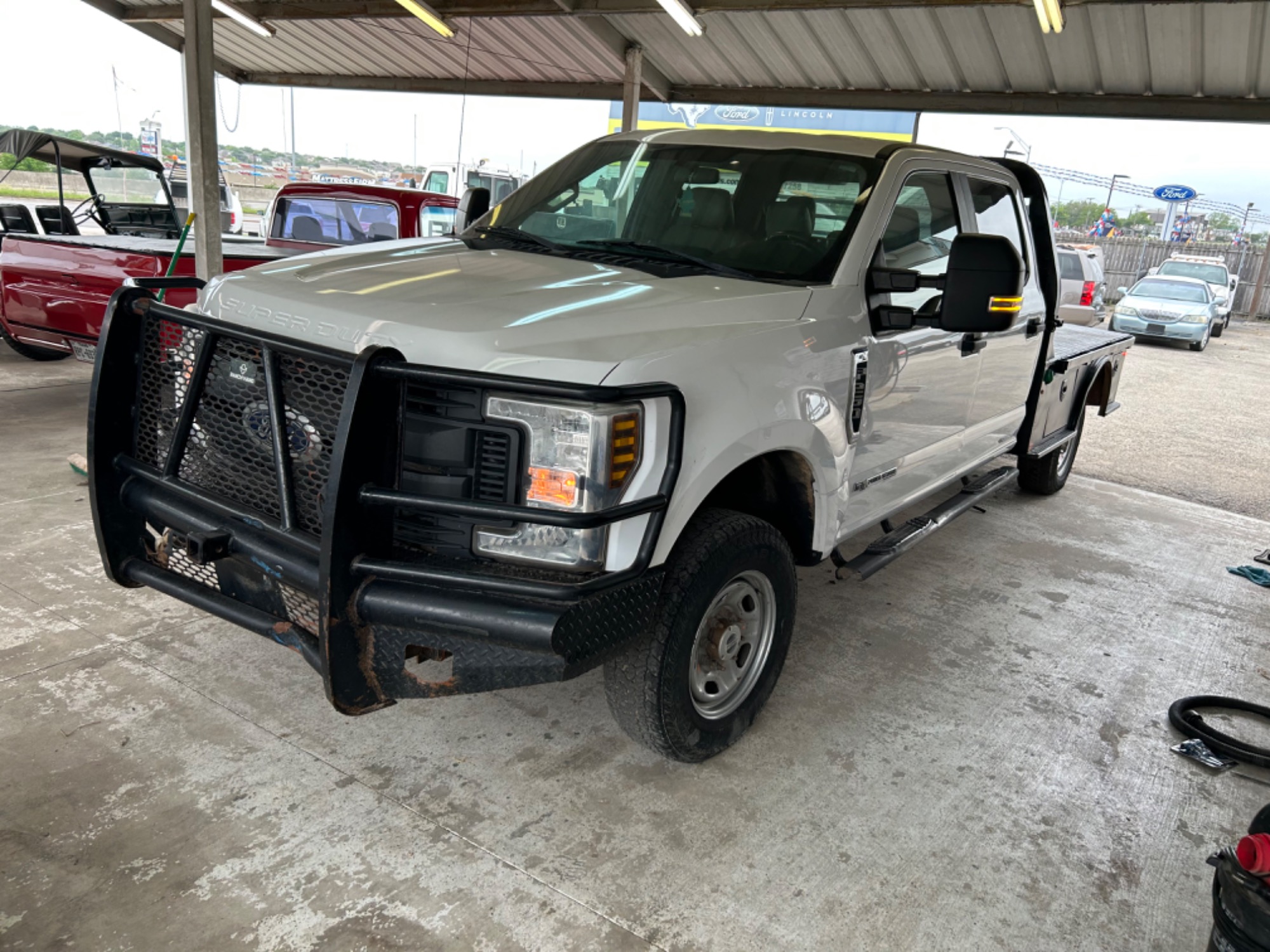 photo of 2018 Ford F-250 SD XL Crew Cab Long Bed 4WD Flat Bed srw